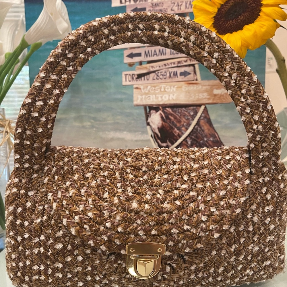 Chic Woven Handbag - Brown